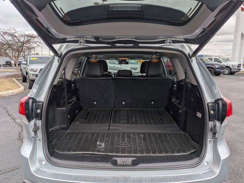 Used 2019 Toyota Highlander XLE image 24