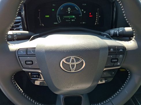 Used 2025 Toyota Camry SE image 20