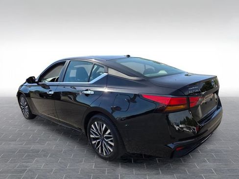 Used 2025 Nissan Altima 2.5 SV FWD image 7