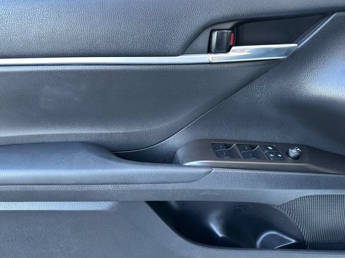 Used 2023 Toyota Camry SE FWD image 11