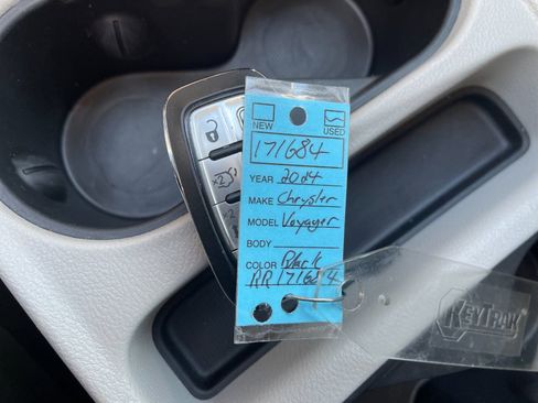 Used 2024 Chrysler Voyager LX image 10