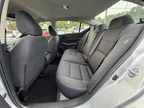 Used 2025 Nissan Altima 2.5 SV FWD image 16