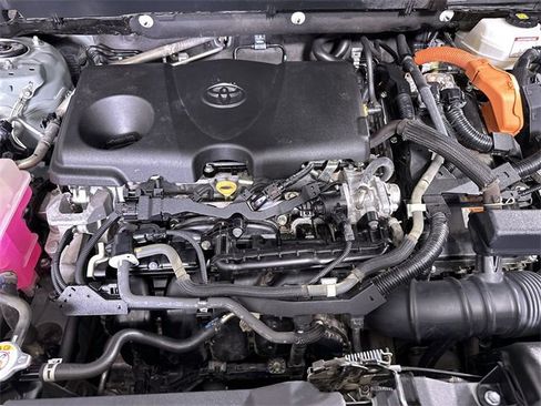 Used 2022 Toyota RAV4 XLE image 31