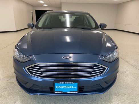 Used 2018 Ford Fusion SE w/ Fusion SE Technology Package image 3