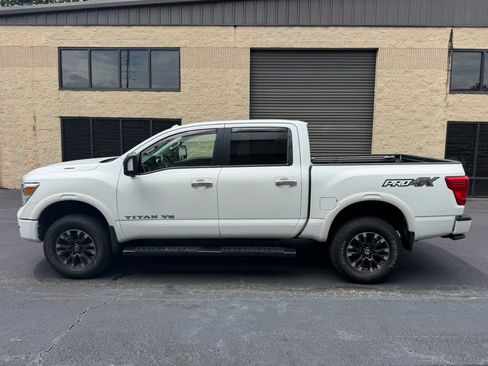 Used 2018 Nissan Titan PRO-4X w/ Pro-4x Convenience Package AWD/4WD image 2