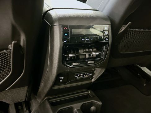 Used 2023 Jeep Grand Cherokee L Limited AWD/4WD image 29