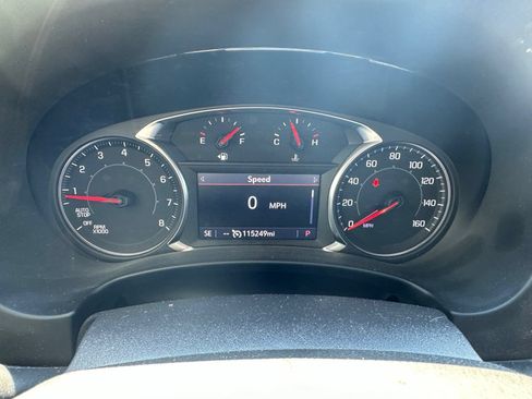 Used 2024 GMC Terrain SLT w/ Tech Package FWD image 10