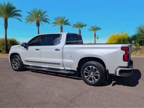 Used 2023 Chevrolet Silverado 1500 High Country w/ Technology Package image 4