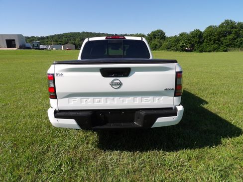 Used 2025 Nissan Frontier SV w/ SV Convenience Package AWD/4WD image 8
