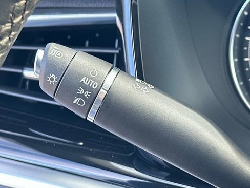 Used 2025 Cadillac XT6 Luxury image 9