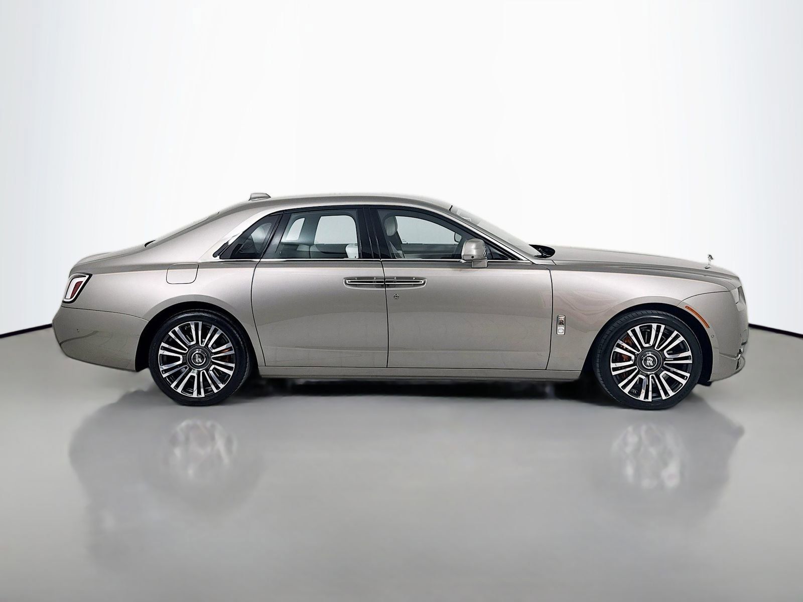 Certified 2025 Rolls-Royce Ghost AWD/4WD image 8