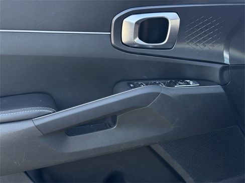 Used 2024 Kia Sorento S image 25