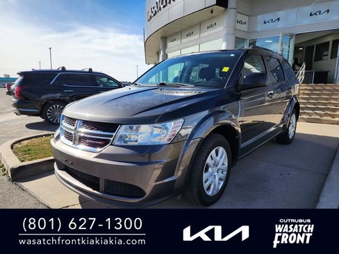 Used 2017 Dodge Journey SE w/ Flexible Seating Group image 1
