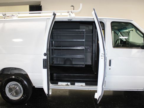 Used 2006 Ford E-350 and Econoline 350 Super Duty RWD image 23