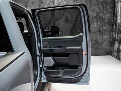 Used 2025 Ford F450 Platinum w/ FX4 Off-Road Package image 16