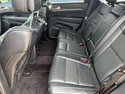 Used 2017 Jeep Grand Cherokee Overland RWD image 14