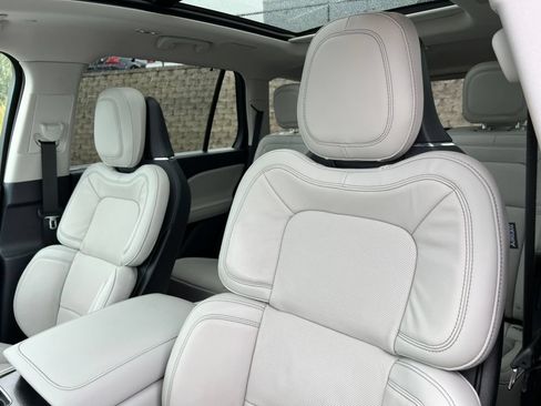 Used 2025 Lincoln Aviator Reserve w/ Equipment Group 201A AWD/4WD image 15