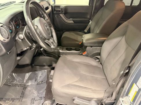 Used 2017 Jeep Wrangler Unlimited Sport w/ Quick Order Package 24S AWD/4WD image 26