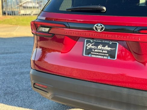 Used 2025 Toyota Grand Highlander FWD image 14