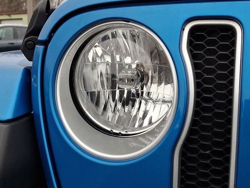 Used 2023 Jeep Wrangler Sahara image 10