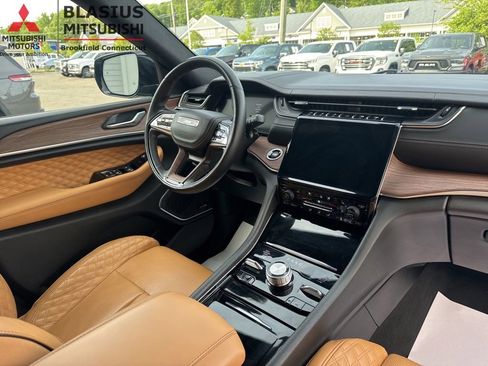 Used 2023 Jeep Grand Cherokee L Summit w/ Advanced Protech Group IV AWD/4WD image 54