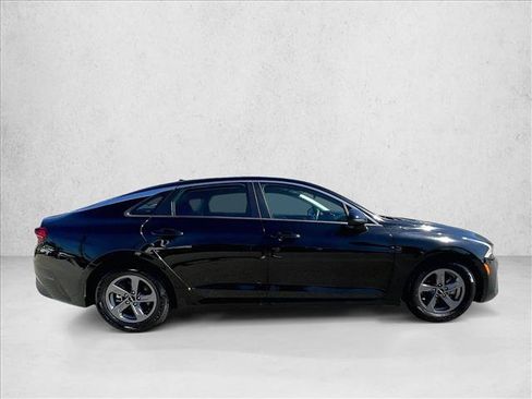Used 2022 Kia K5 LX FWD image 5