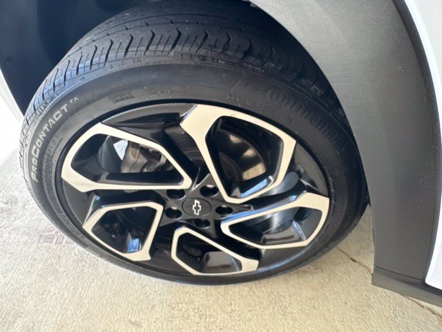 Used 2024 Chevrolet Trax RS w/ Sunroof Package FWD image 36