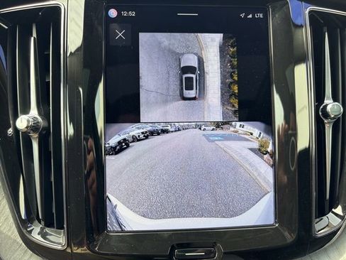 Used 2025 Volvo XC60 B5 Plus image 29