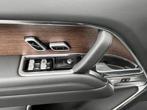 Used 2025 Land Rover Range Rover Long Wheelbase SE image 13