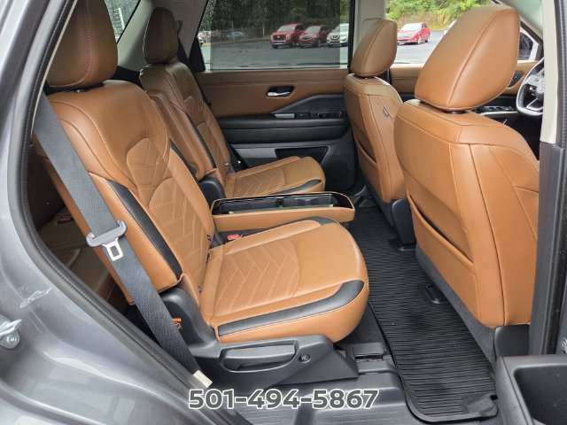 Used 2022 Nissan Pathfinder Platinum w/ Cargo Package AWD/4WD image 16