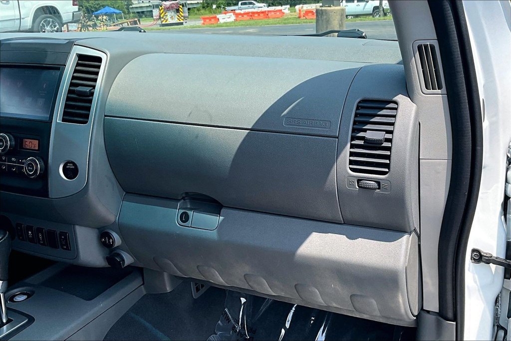 Used 2020 Nissan Frontier 2WD Crew Cab image 29
