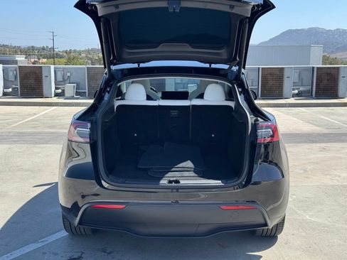 Used 2023 Tesla Model Y Long Range AWD/4WD image 21