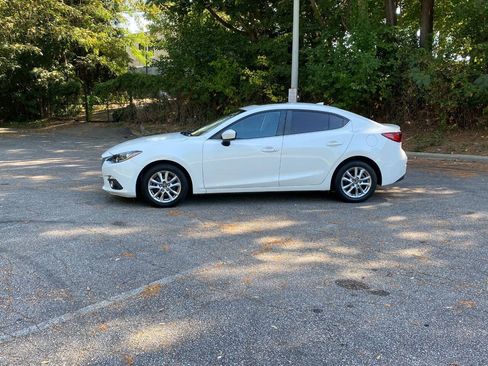 Used 2016 MAZDA MAZDA3 i Touring w/ Popular Equipment Package FWD image 8