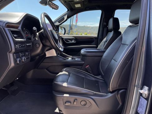 Used 2021 Chevrolet Tahoe Premier w/ Premium Package RWD image 19