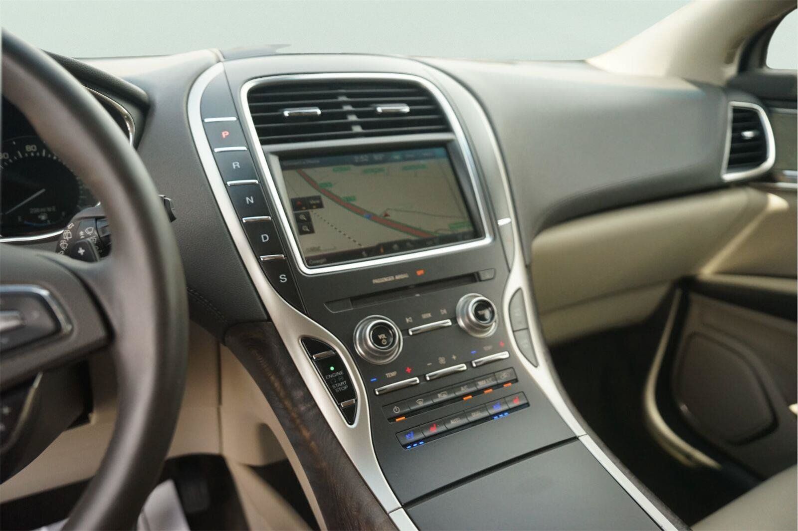 Used 2016 Lincoln MKX Reserve w/ Climate Package FWD image 27