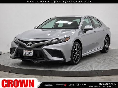 Used 2021 Toyota Camry SE FWD image 3
