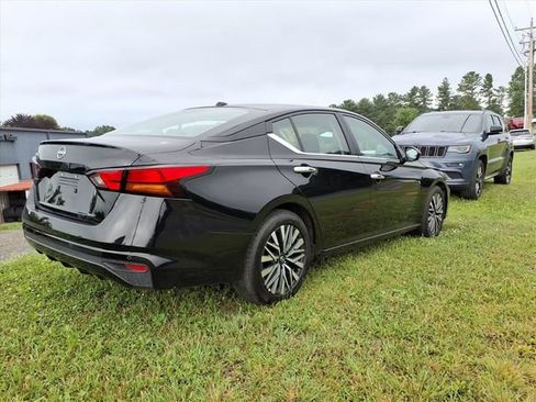 Used 2025 Nissan Altima 2.5 SV FWD image 6