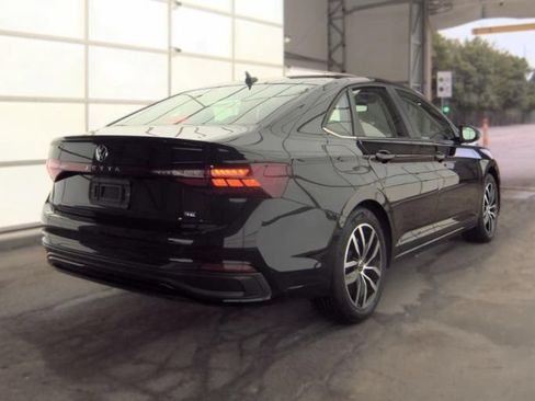 Used 2025 Volkswagen Jetta SE FWD image 3