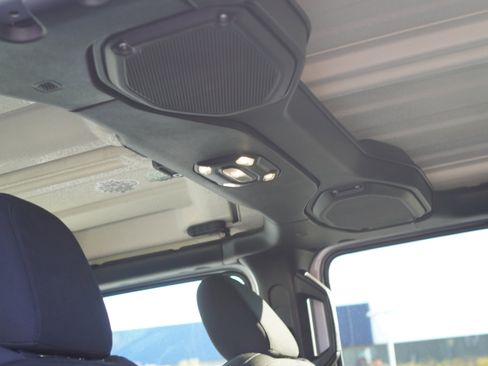 Used 2022 Jeep Gladiator Willys image 25