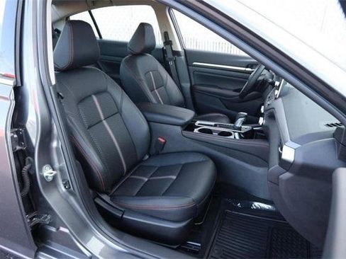 Used 2025 Nissan Altima 2.5 SR image 24