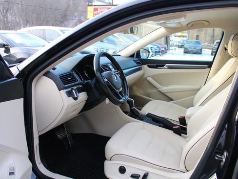 Used 2017 Volkswagen Passat 1.8T R-Line image 23