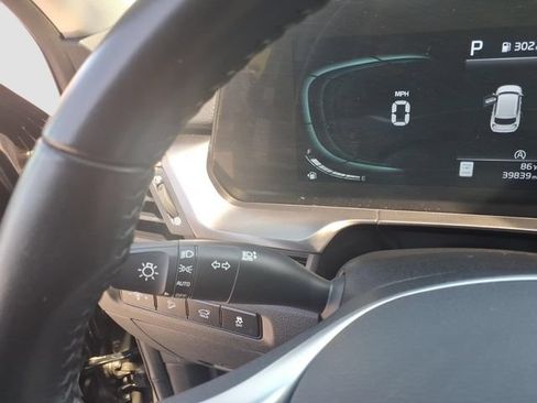Used 2025 Kia Telluride S AWD/4WD image 28