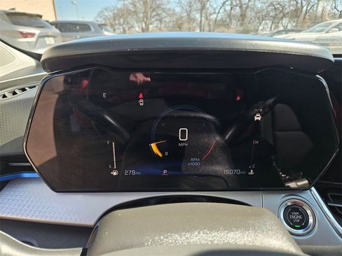 Used 2025 Chevrolet Trax LT w/ LT Convenience Package image 17