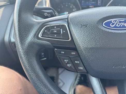 Used 2017 Ford Focus SE FWD image 25