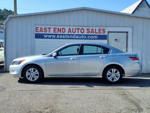 Used 2010 Honda Accord LX-P image 2