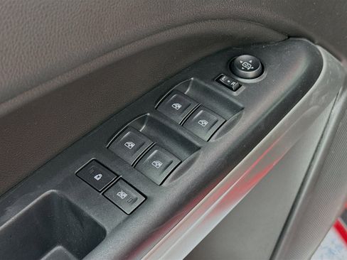 Used 2015 Chevrolet Colorado LT w/ LT Convenience Package image 17