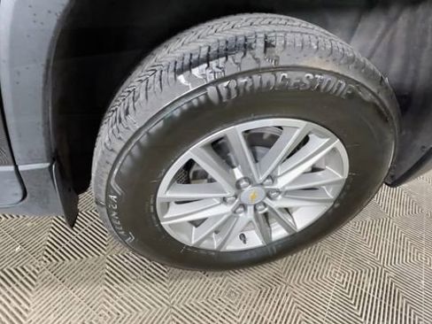 Used 2023 Chevrolet Traverse LT FWD image 15