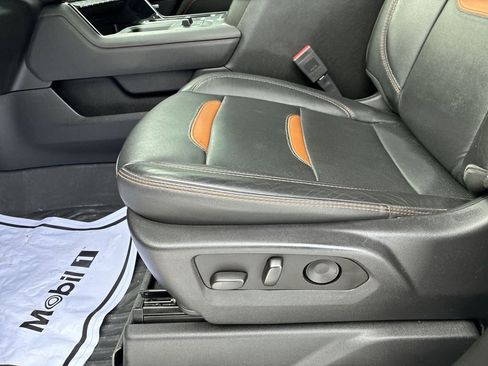 Used 2024 GMC Sierra 2500 AT4 w/ AT4 Preferred Package image 12