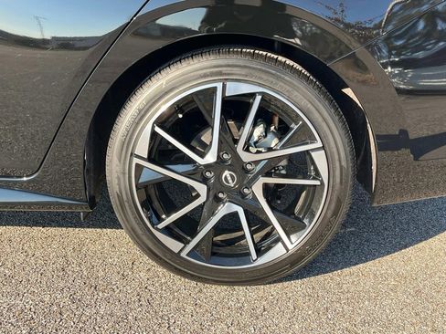 Certified 2025 Nissan Sentra SR w/ SR Premium Package image 17