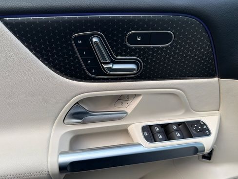 Certified 2025 Mercedes-Benz GLB 250 image 11